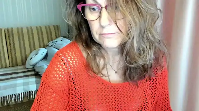 Snapshot of lauraoven chatting on October 14, 9:23 am lauraoven online show from October 14, 9:23 am