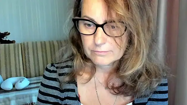Snapshot of lauraoven chatting on September 30, 9:04 am lauraoven online show from September 30, 9:04 am