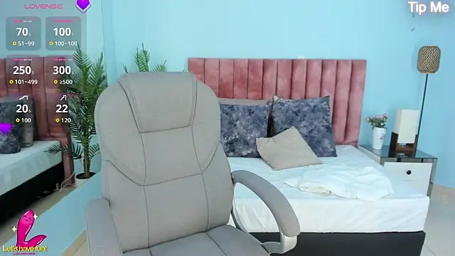 tati saldarriaga online show from March 16, 5:39 pm