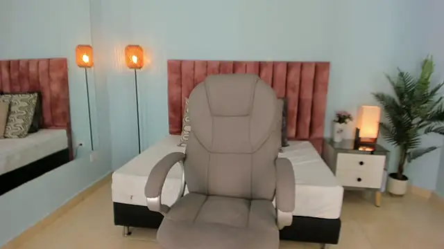 tati saldarriaga online show from February 5, 2:20 pm