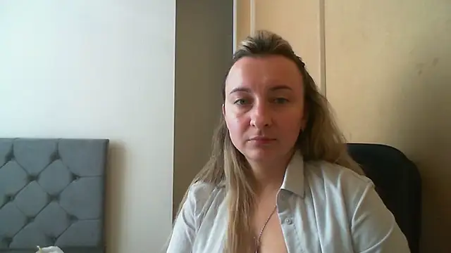 SusanCurt online show from November 18, 1:01 pm