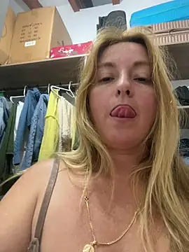 moniquerainx online show from July 4, 3:46 am