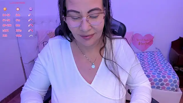 esmeralda milf online show from October 23, 8:59 pm