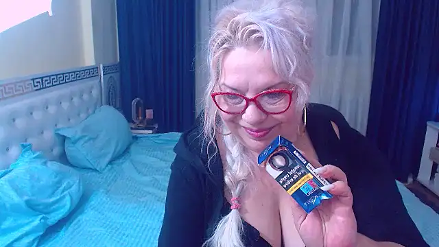 SonyaHotMilf online show from December 4, 5:46 pm