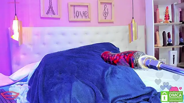 leylla  online show from February 26, 8:30 pm