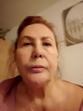 Hottie-Mom online show from November 29, 9:30 pm