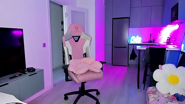 wow lovie online show from March 13, 5:53 am