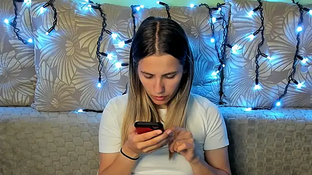 MaggieCake online show from October 23, 2:39 am