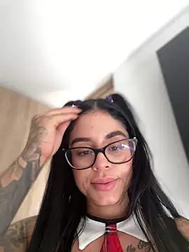 LaraHenao online show from January 14, 2:44 pm