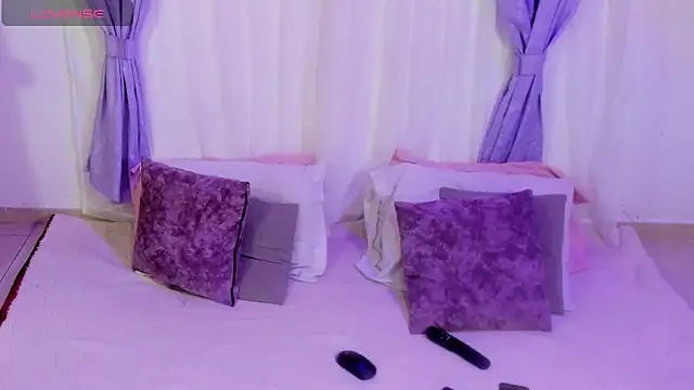 MiaYMolly online show from June 11, 12:43 am