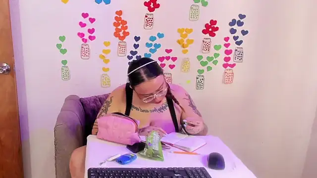 MiaYMolly online show from June 27, 6:47 pm