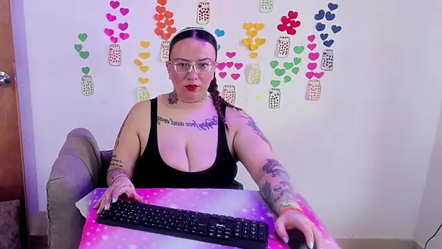 MiaYMolly online show from June 25, 9:05 pm