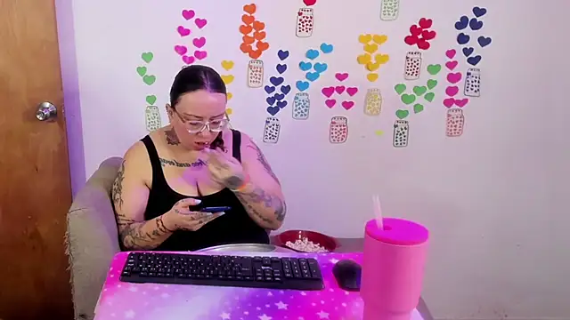 MiaYMolly online show from June 24, 11:26 pm