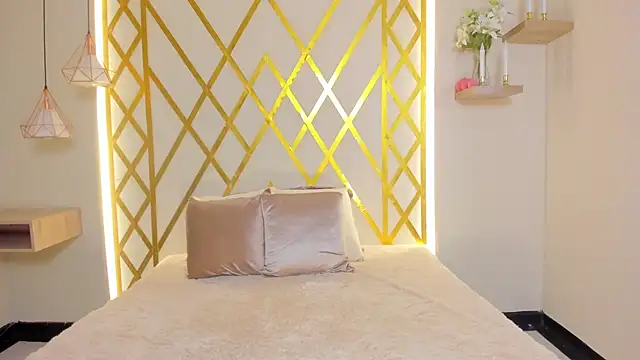 maryevans  online show from January 7, 12:41 pm