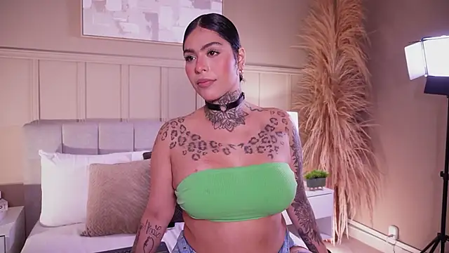 curvyliciousss online show from March 8, 5:17 pm