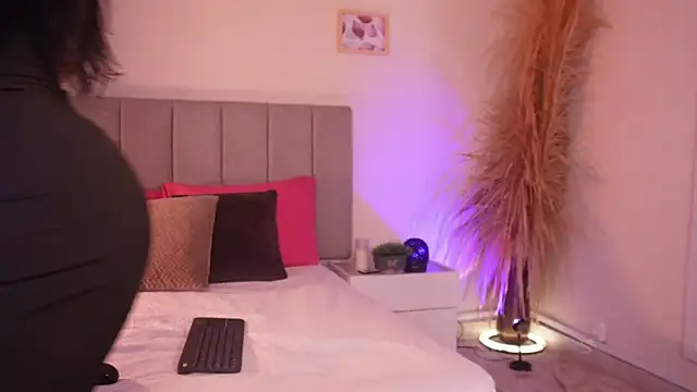 curvyliciousss online show from September 12, 4:36 pm