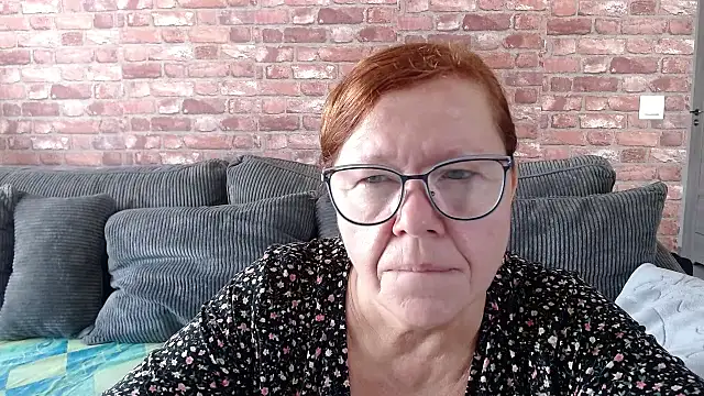 Adelewildx online show from October 3, 10:42 am