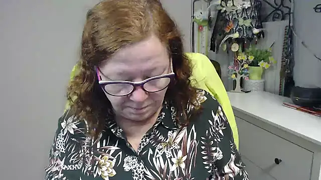 Adelewildx online show from December 3, 4:04 am