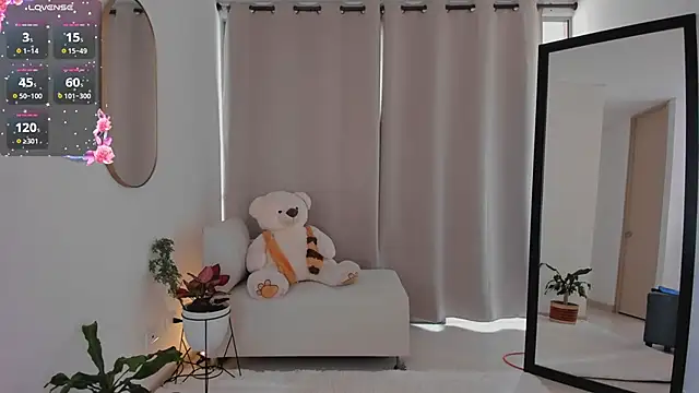 roxie gates  online show from September 27, 4:36 pm