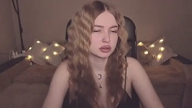 ViolettaLopez online show from January 8, 1:04 pm