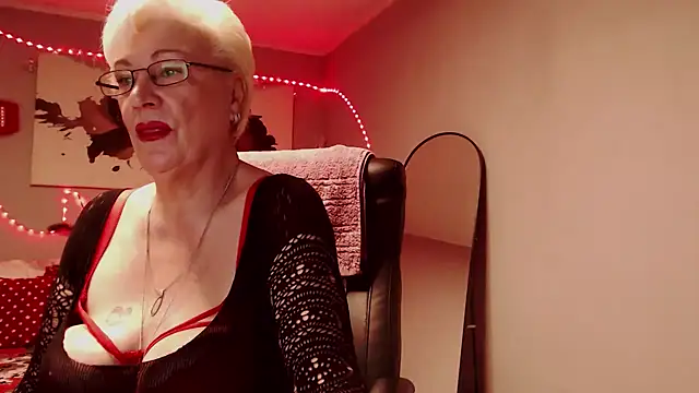 LaylaMilf online show from December 15, 6:29 am