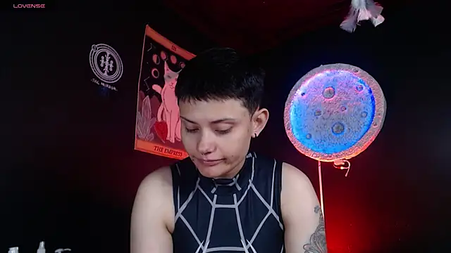 girl intense444 online show from July 7, 1:36 pm