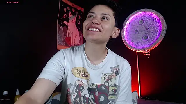 girl intense444 online show from May 2, 1:36 pm
