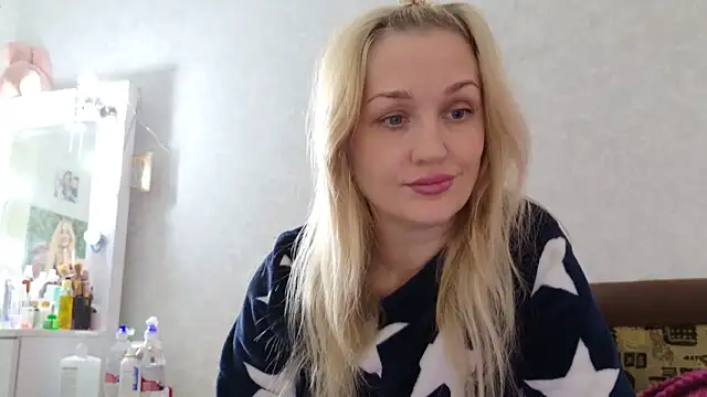 Snapshot of Hotty_Evochka chatting on October 18, 8:50 am Hotty Evochka online show from October 18, 8:50 am