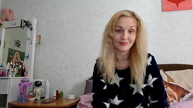 Snapshot of Hotty_Evochka chatting on October 4, 8:31 am Hotty Evochka online show from October 4, 8:31 am
