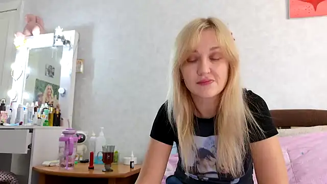 Snapshot of Hotty_Evochka chatting on October 7, 9:03 am Hotty Evochka online show from October 7, 9:03 am