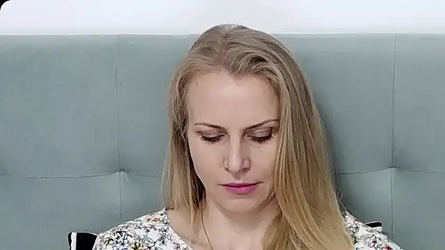 K  Adrienne online show from May 4, 8:51 am