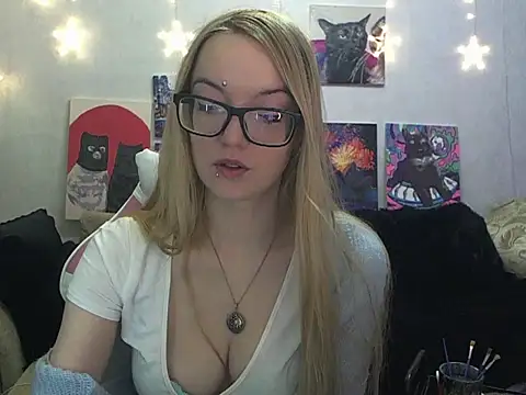 SecretSophia online show from November 23, 9:05 pm