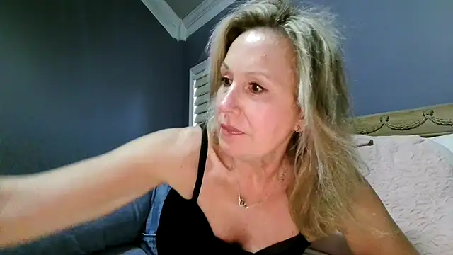 Lisaisluscious online show from April 29, 8:14 pm
