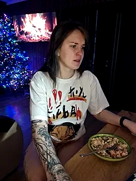 LazyTanukii online show from December 5, 6:24 am