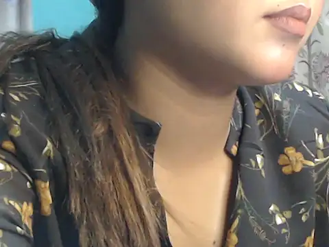 NancyRuvi online show from November 5, 5:18 pm