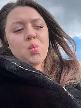 Sara Slow online show from April 21, 1:07 pm