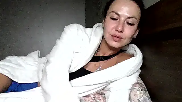 JulianaGold1 online show from July 23, 9:01 pm