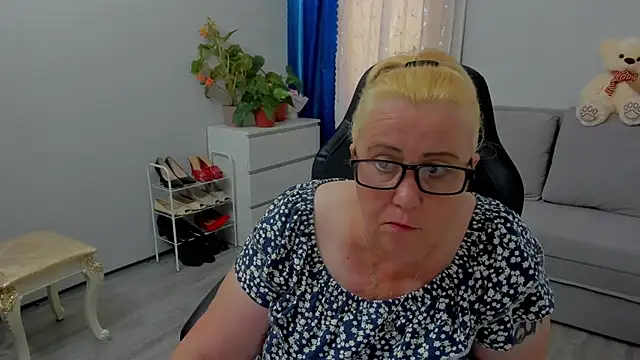 Frau Marta online show from July 31, 12:50 pm