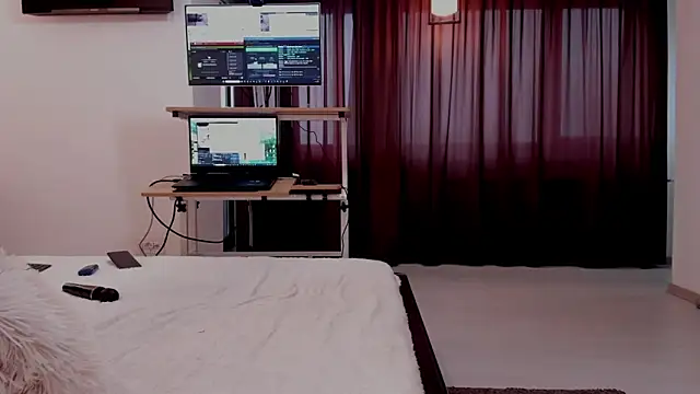 aryahunt1 online show from December 5, 11:00 am