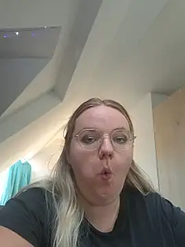 Snapshot of Fiona0705 chatting on September 19, 10:25 am Fiona0705 online show from September 19, 10:25 am
