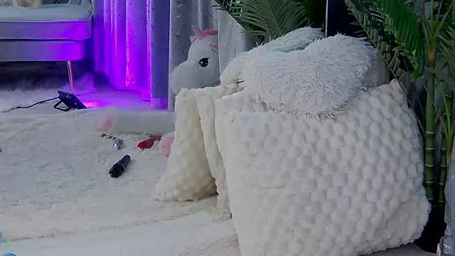 IsabelleEthan online show from June 6, 7:03 am