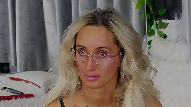 IsabelleEthan online show from November 14, 2:00 am