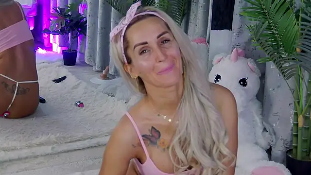 IsabelleEthan online show from July 8, 12:46 am