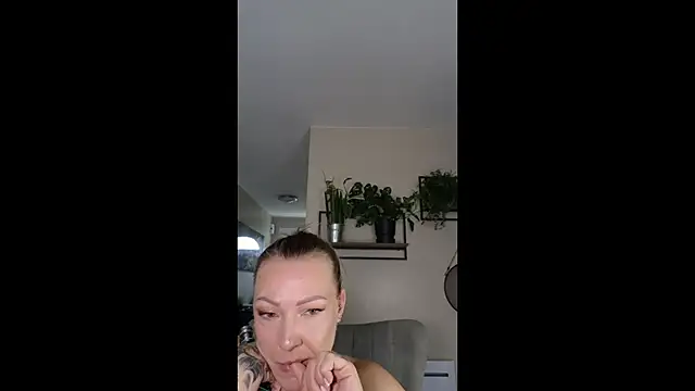 Sacha-xx online show from April 28, 9:13 am