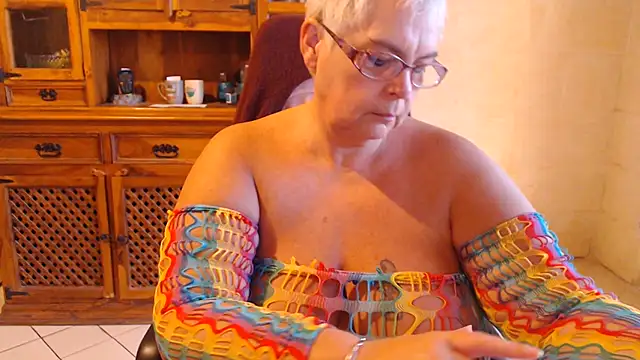 MISS LINDAH online show from August 1, 5:20 am