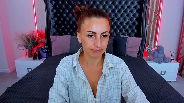 Rebecca Diamond online show from June 10, 6:45 am