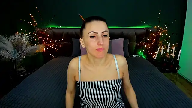 Rebecca Diamond online show from March 3, 7:36 am