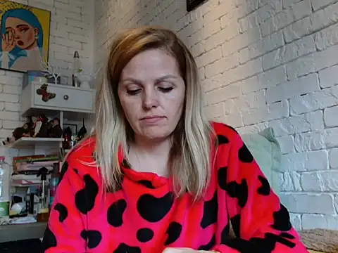 Snapshot of Angel_girllovemy chatting on October 12, 11:34 am Angel girllovemy online show from October 12, 11:34 am