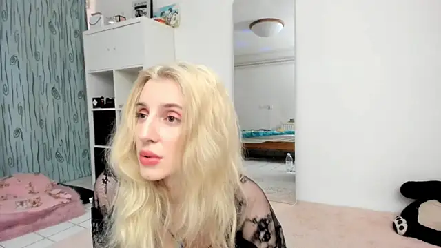 KenzieDawton online show from June 24, 11:53 am