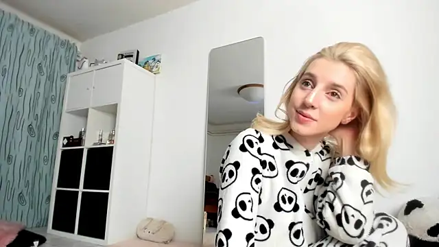 KenzieDawton online show from November 10, 4:40 am